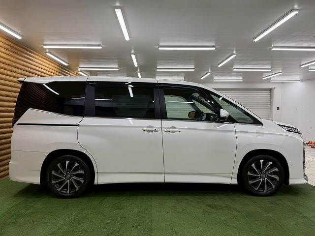 VOXY HYBRID