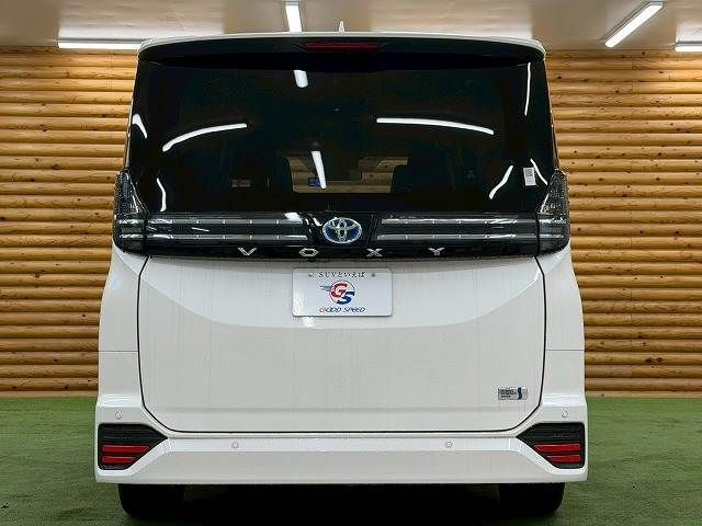 VOXY HYBRID
