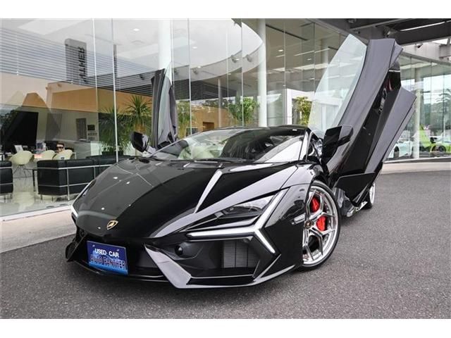 LAMBORGHINI Revuelto