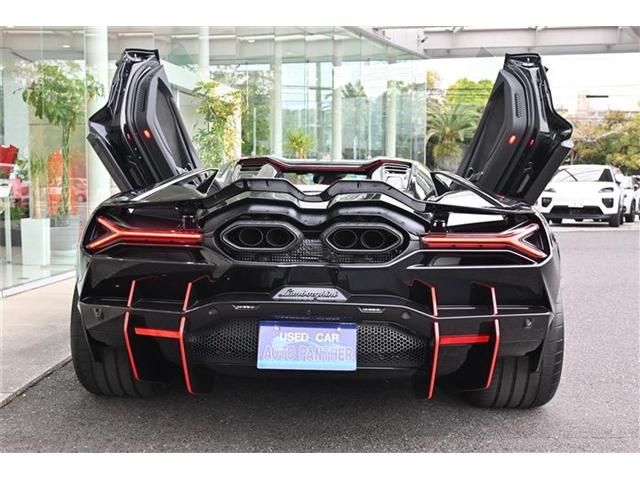 LAMBORGHINI Revuelto