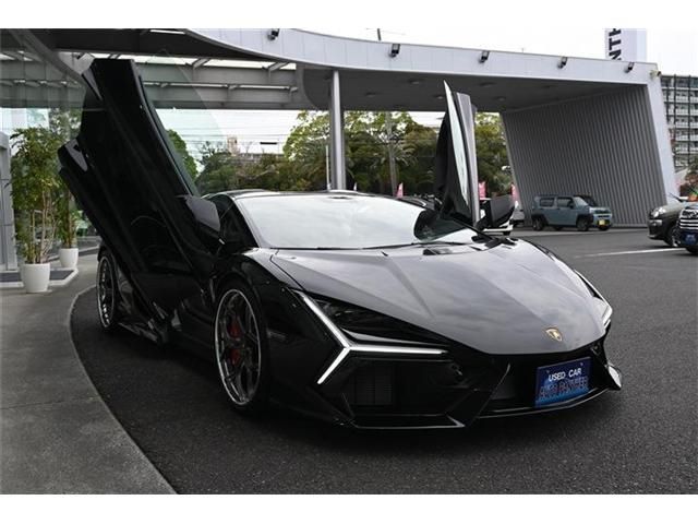 LAMBORGHINI Revuelto