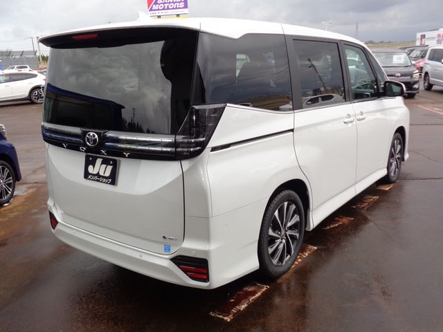 VOXY HYBRID
