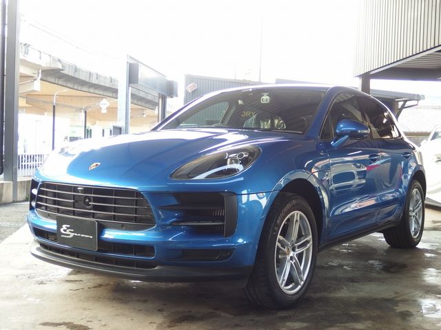 PORSCHE Macan