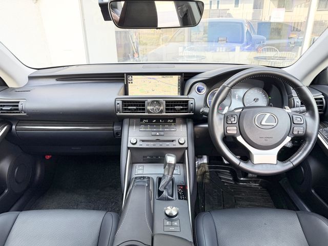 LEXUS IS300h