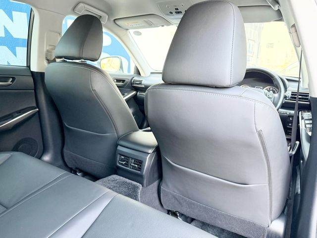 LEXUS IS300h