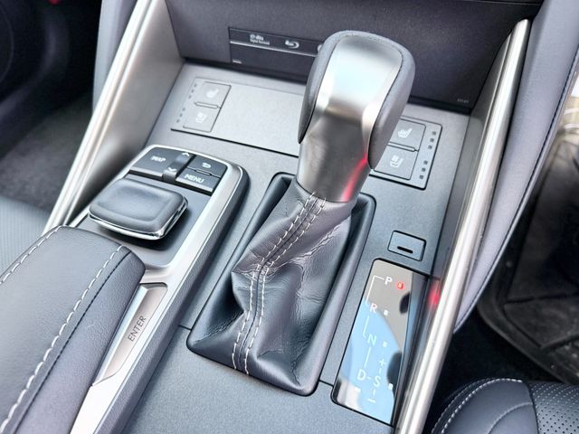 LEXUS IS300h