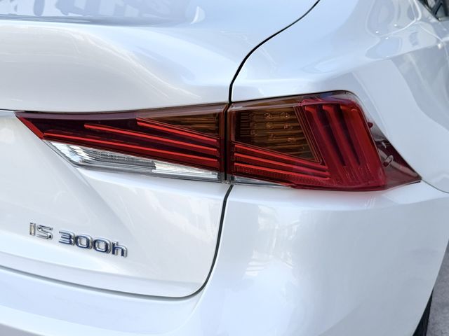 LEXUS IS300h