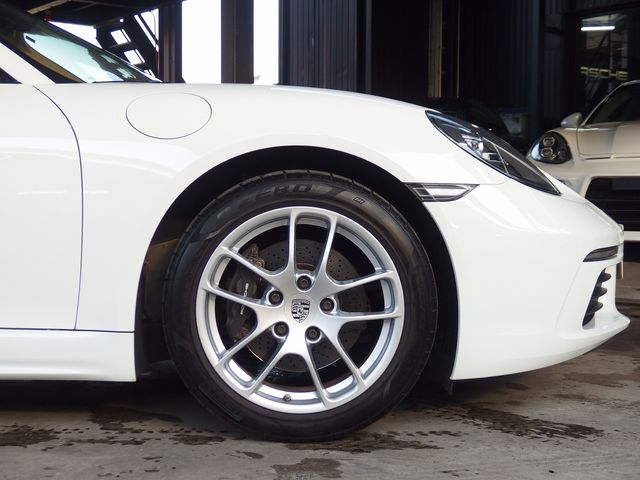 PORSCHE 718 CAYMAN