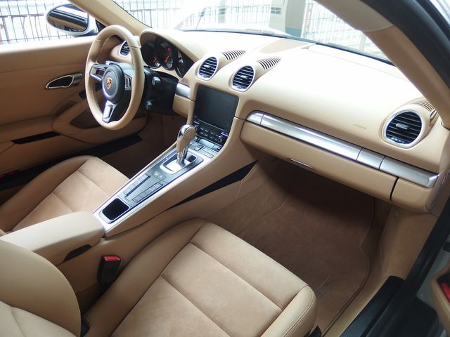 PORSCHE 718 CAYMAN