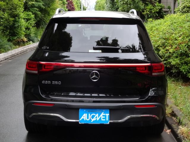 MERCEDES BENZ EQB