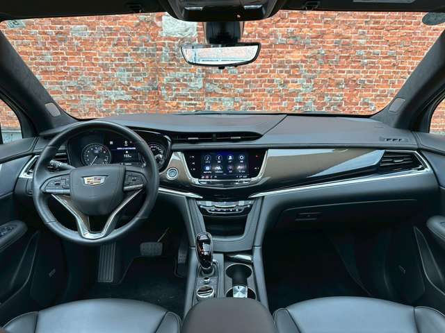 CADILLAC XT6
