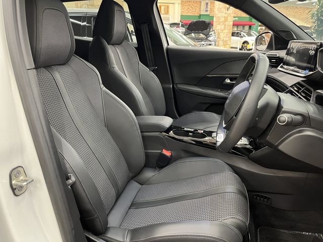 PEUGEOT e-2008