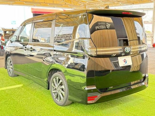 VOXY HYBRID