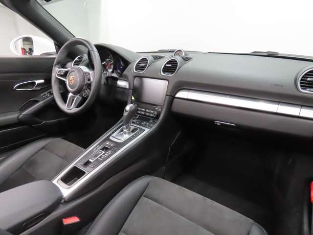 PORSCHE 718BOXSTER