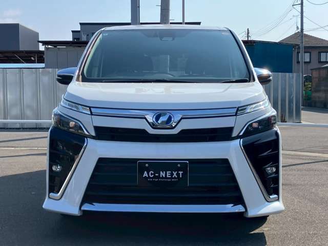 VOXY HYBRID