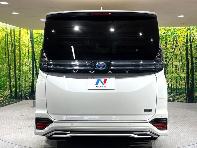 VOXY HYBRID