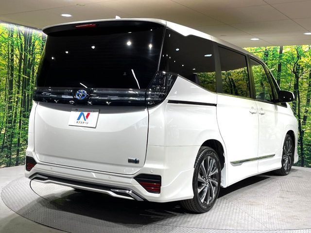 VOXY HYBRID