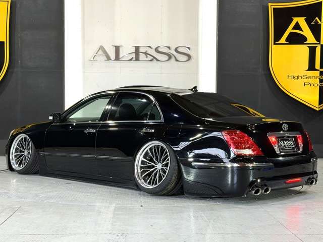 CROWN MAJESTA