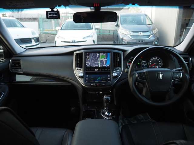 CROWN sedan hybrid