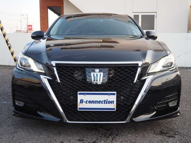 CROWN sedan hybrid