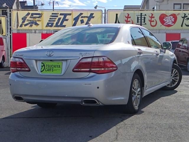 CROWN sedan