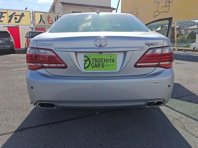 CROWN sedan