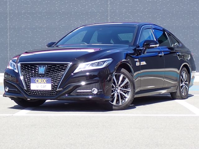 CROWN sedan hybrid