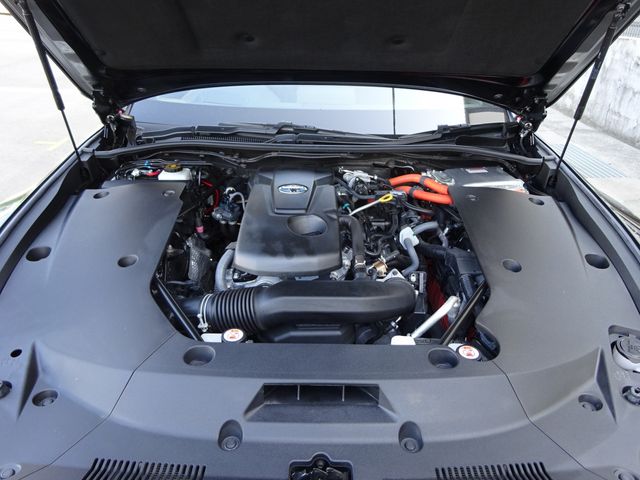 CROWN sedan hybrid
