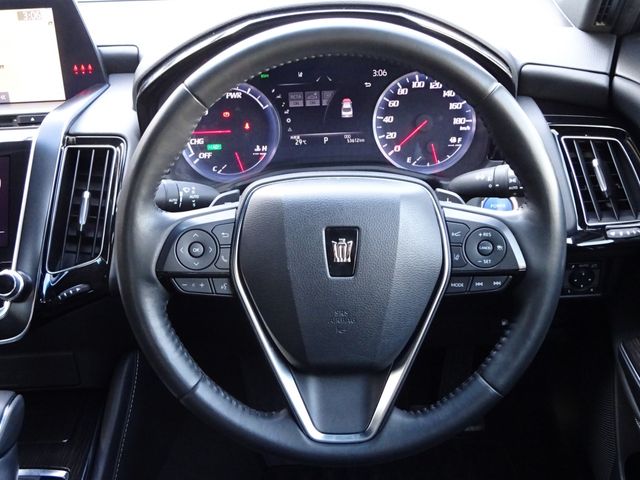 CROWN sedan hybrid
