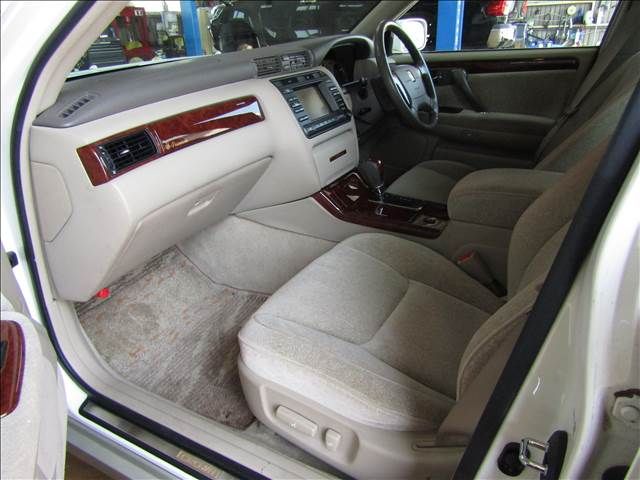 CROWN sedan