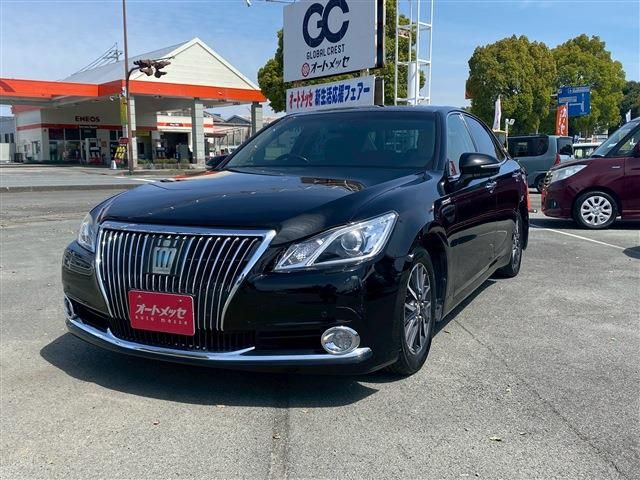 CROWN sedan hybrid