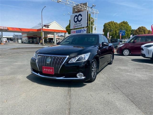 CROWN sedan hybrid