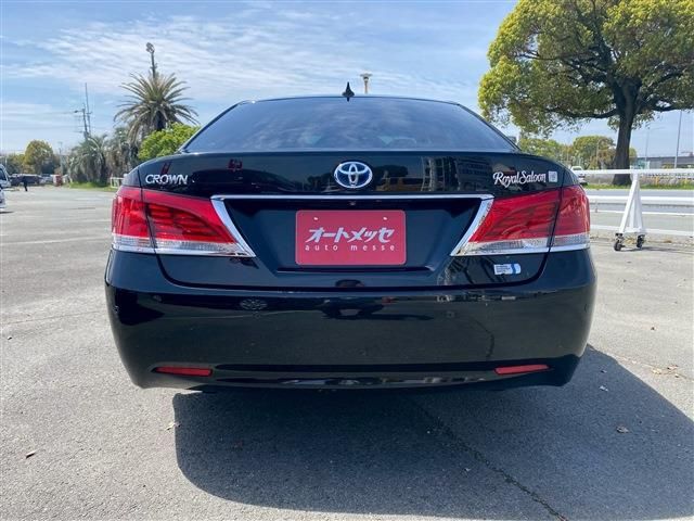 CROWN sedan hybrid