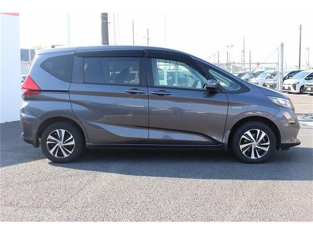FREED HYBRID 4WD