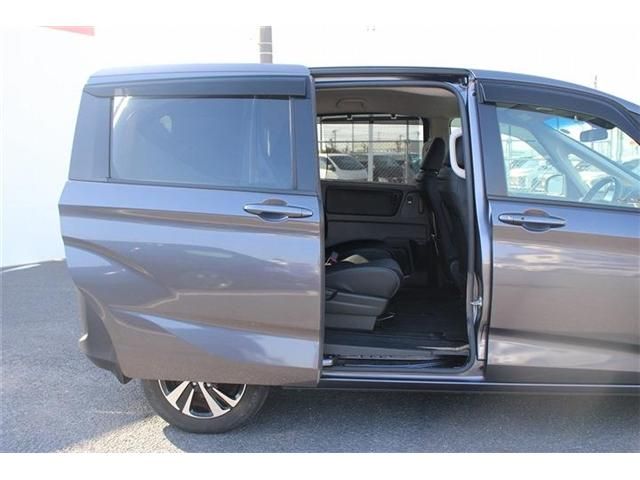 FREED HYBRID 4WD