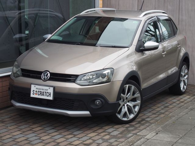 VOLKSWAGEN CROSS POLO