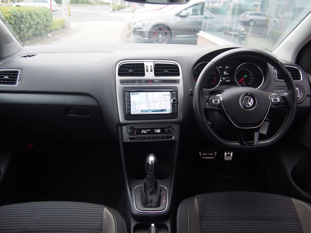 VOLKSWAGEN CROSS POLO
