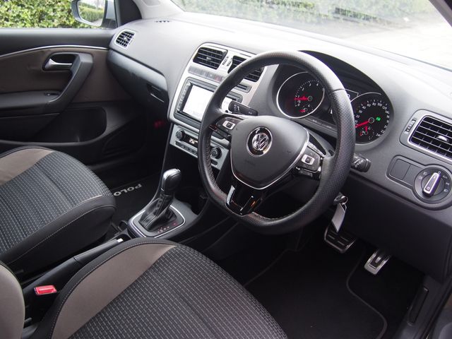 VOLKSWAGEN CROSS POLO