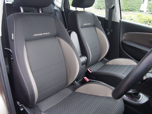 VOLKSWAGEN CROSS POLO