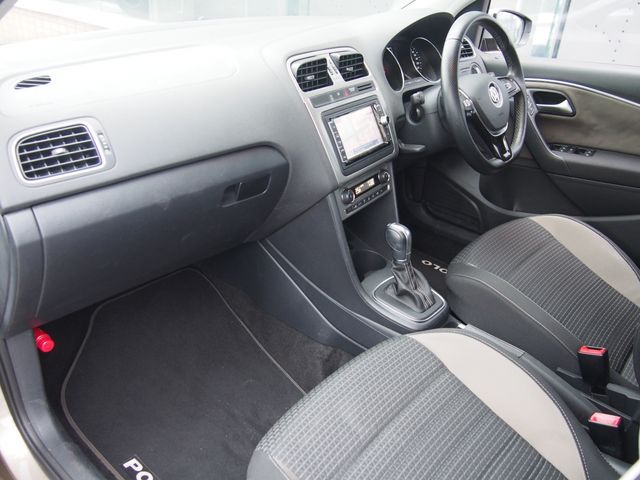 VOLKSWAGEN CROSS POLO