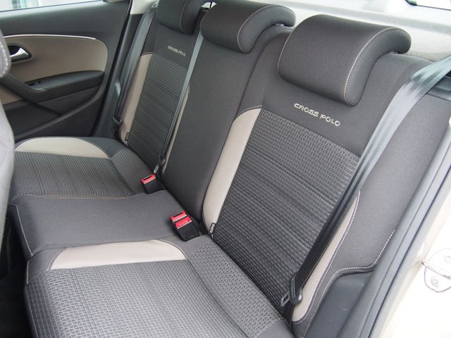 VOLKSWAGEN CROSS POLO