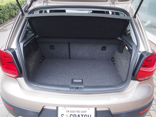 VOLKSWAGEN CROSS POLO