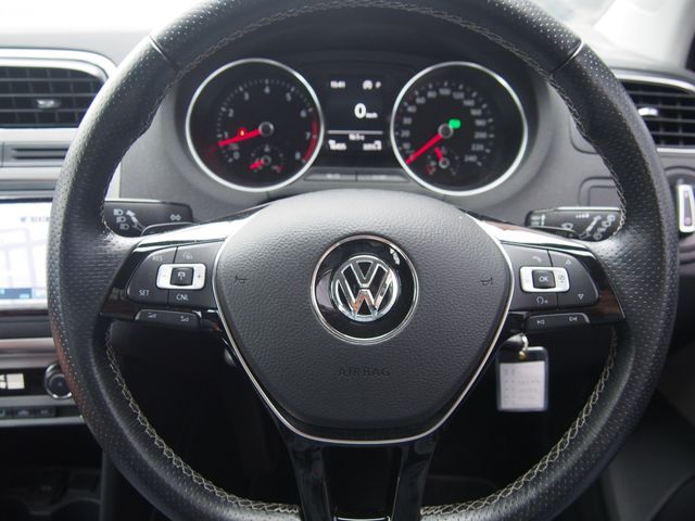 VOLKSWAGEN CROSS POLO