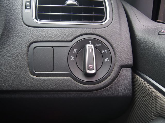 VOLKSWAGEN CROSS POLO