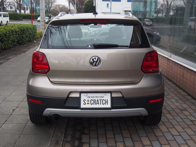 VOLKSWAGEN CROSS POLO