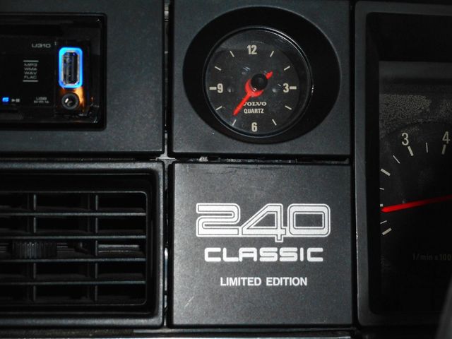 VOLVO 240 ESTATE