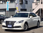 CROWN sedan