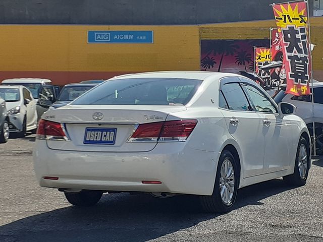 CROWN sedan
