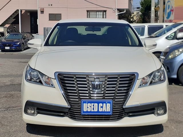 CROWN sedan