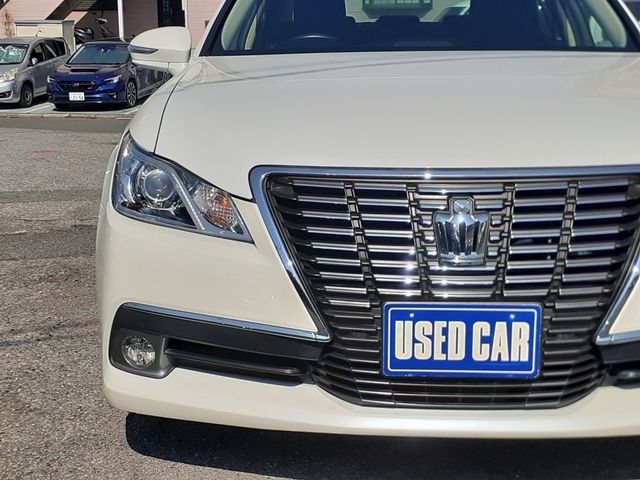 CROWN sedan